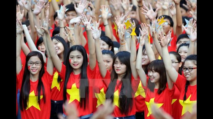 Tỏa Sáng Trên Mạng Xã Hội: Chuyên Gia Trang Điểm & Hotspot Matrix